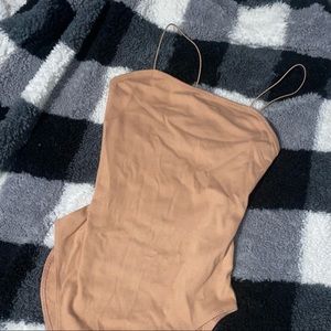 NUDE/TAN SPAGHETTI STRAP BODYSUIT